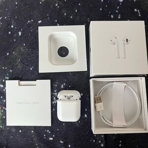 Apple AirPod with wireless charging case